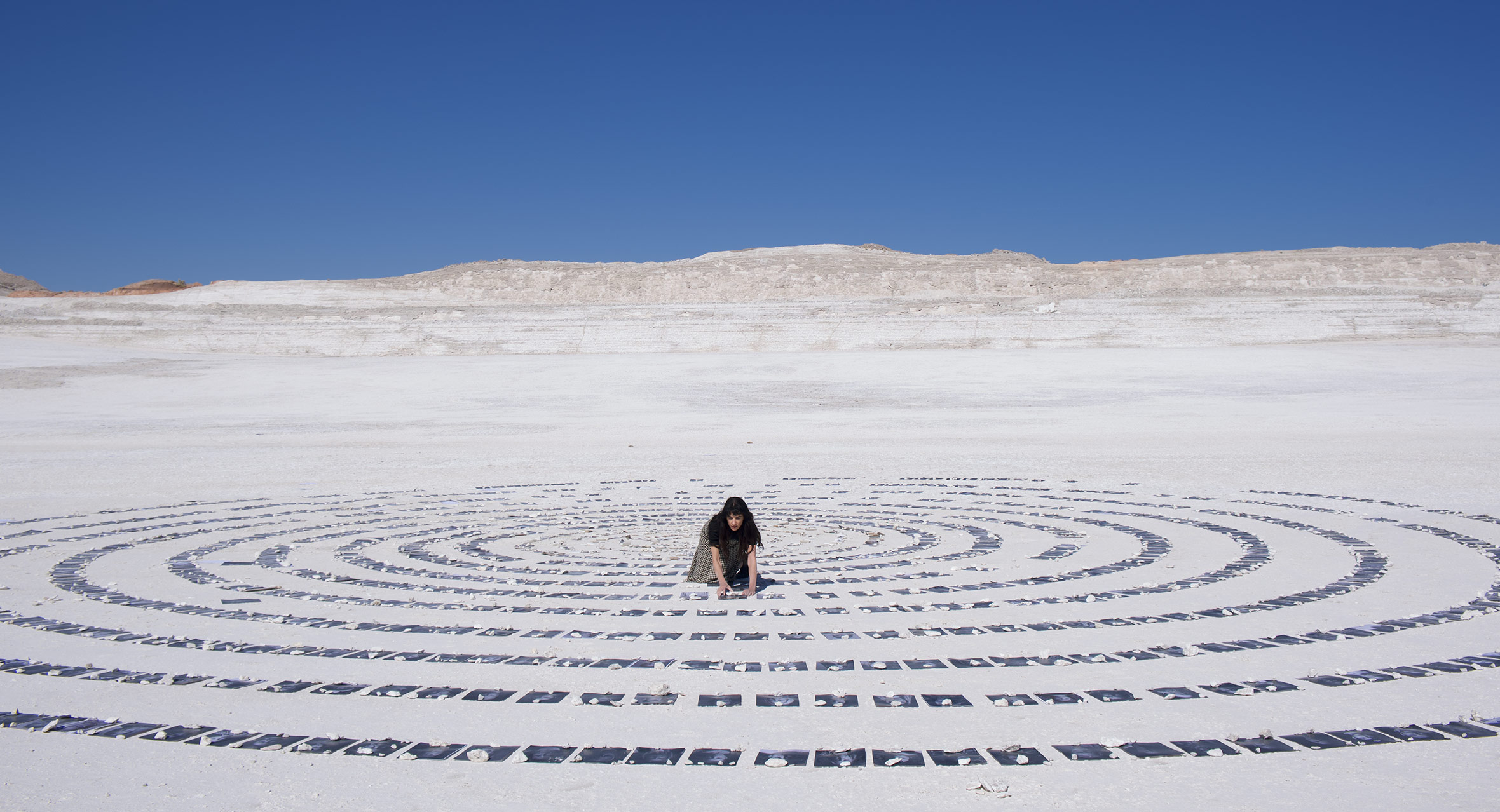 Oscillating between worlds